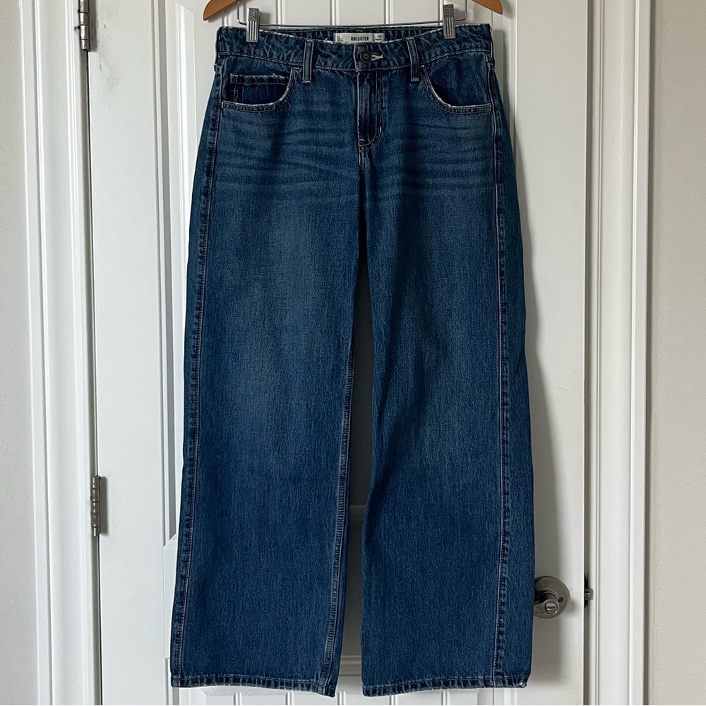 Hollister Low-Rise Medium Wash Baggy Jeans